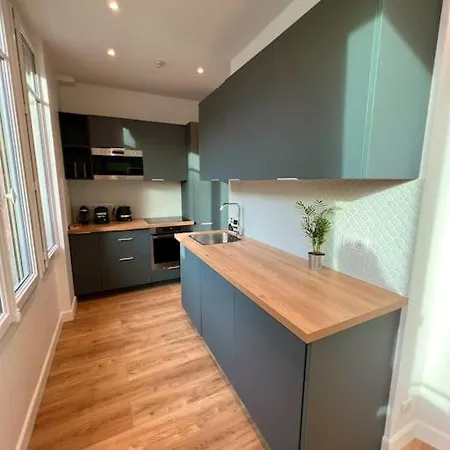 Very Bright Newly Renovated With Ac Appartamento